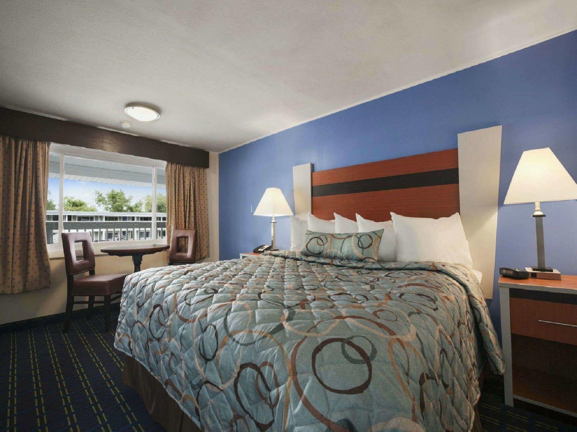 Days Inn By Wyndham - Cape Cod West Yarmouth Exterior foto