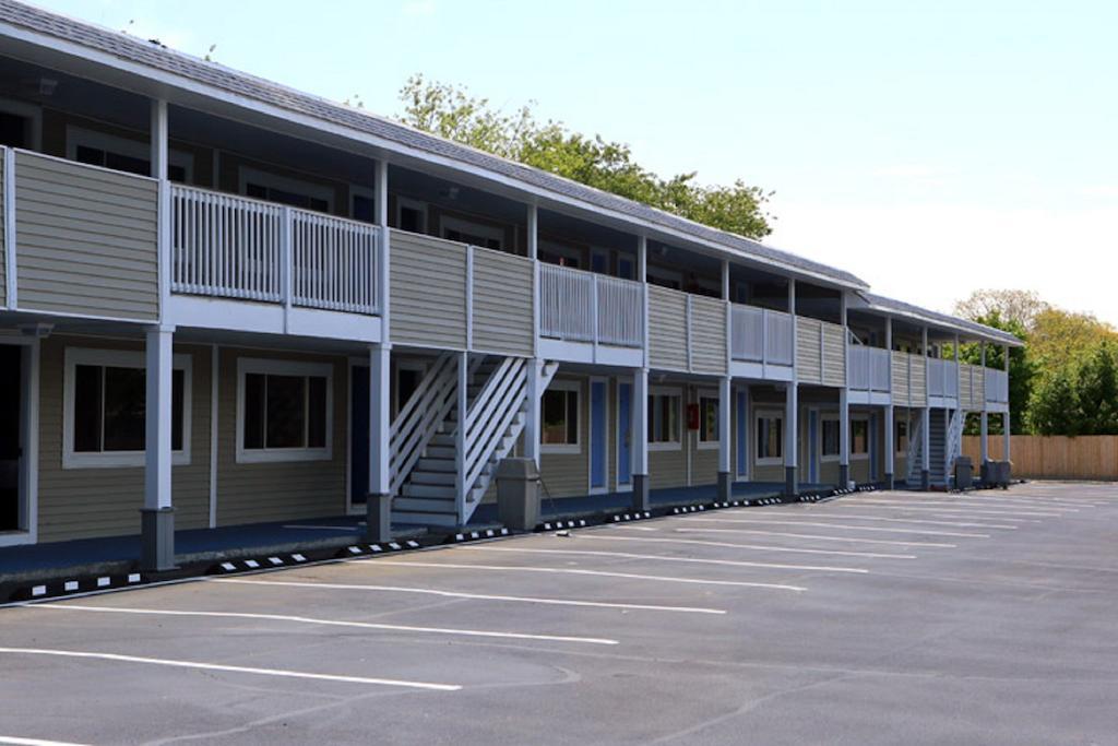 Days Inn By Wyndham - Cape Cod West Yarmouth Exterior foto