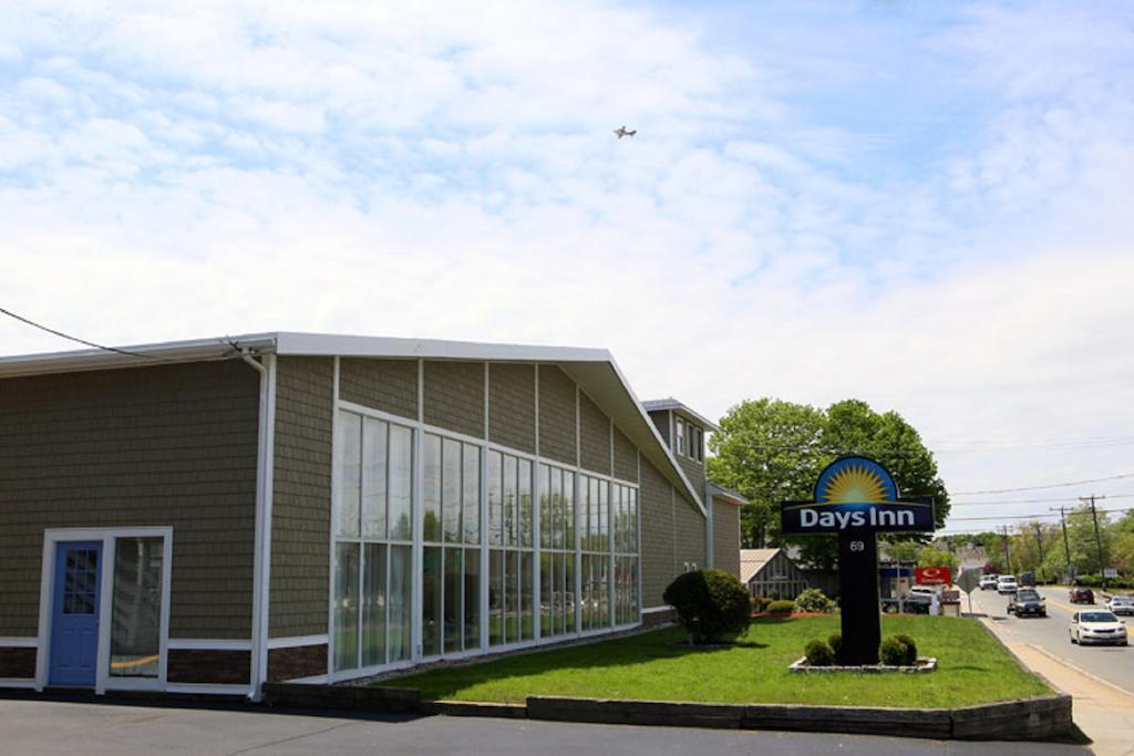 Days Inn By Wyndham - Cape Cod West Yarmouth Exterior foto