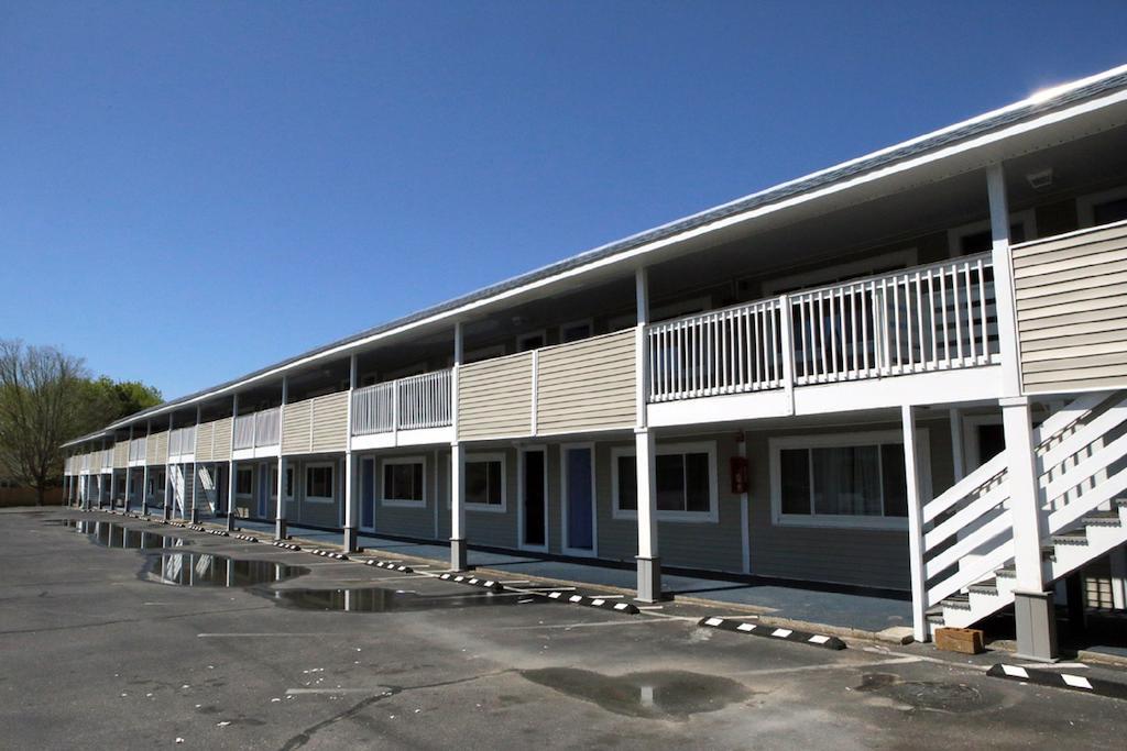 Days Inn By Wyndham - Cape Cod West Yarmouth Exterior foto