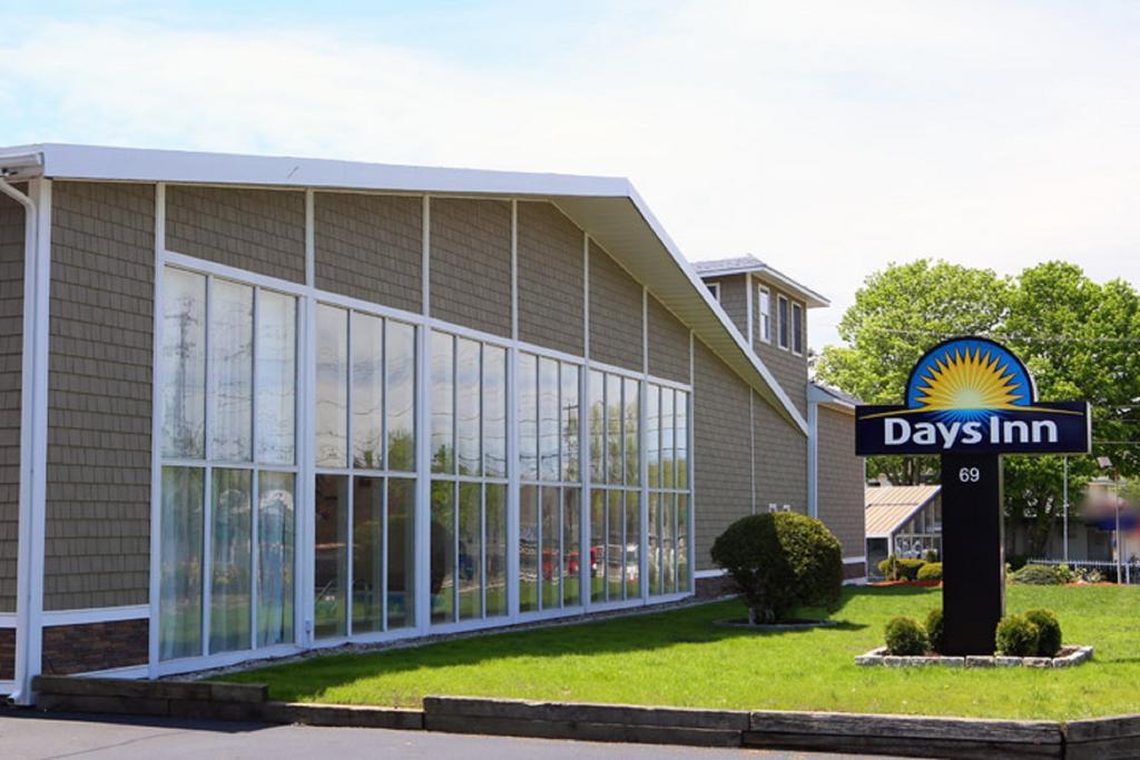 Days Inn By Wyndham - Cape Cod West Yarmouth Exterior foto